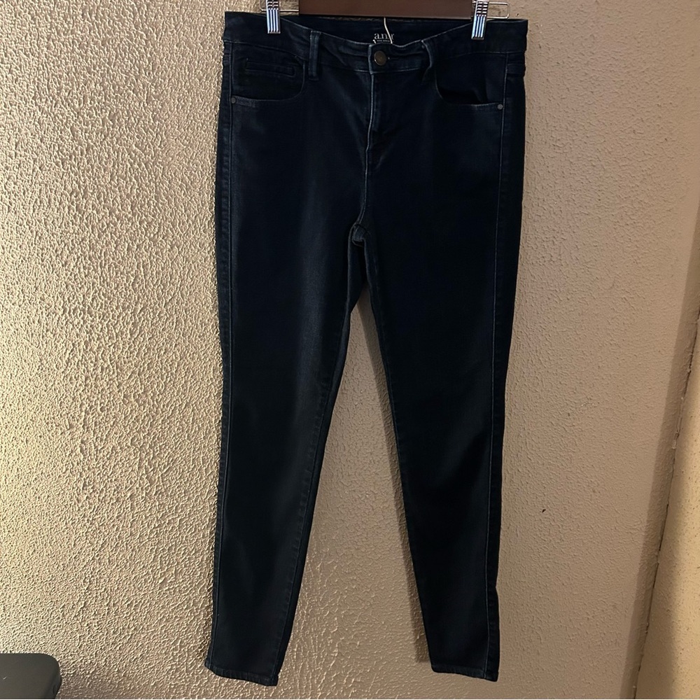 A New Approach Women's Blue Denim Jegging Size 30/10 Skinny Jeans Stretch Casual